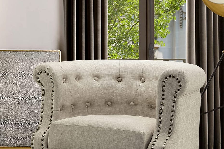 Accent Armchairs As Statement Pieces in Bedroom Decor