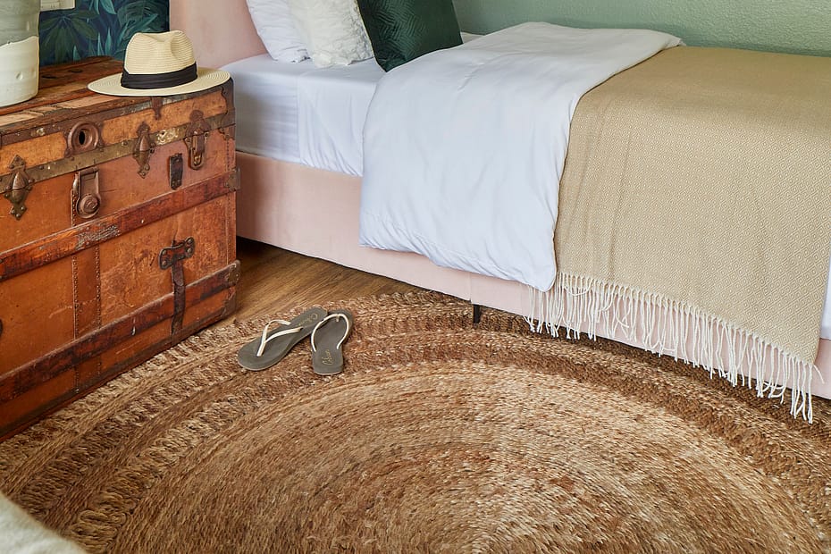 Color Pops: Adding Accents And Contrast to Elevate Your Bedroom