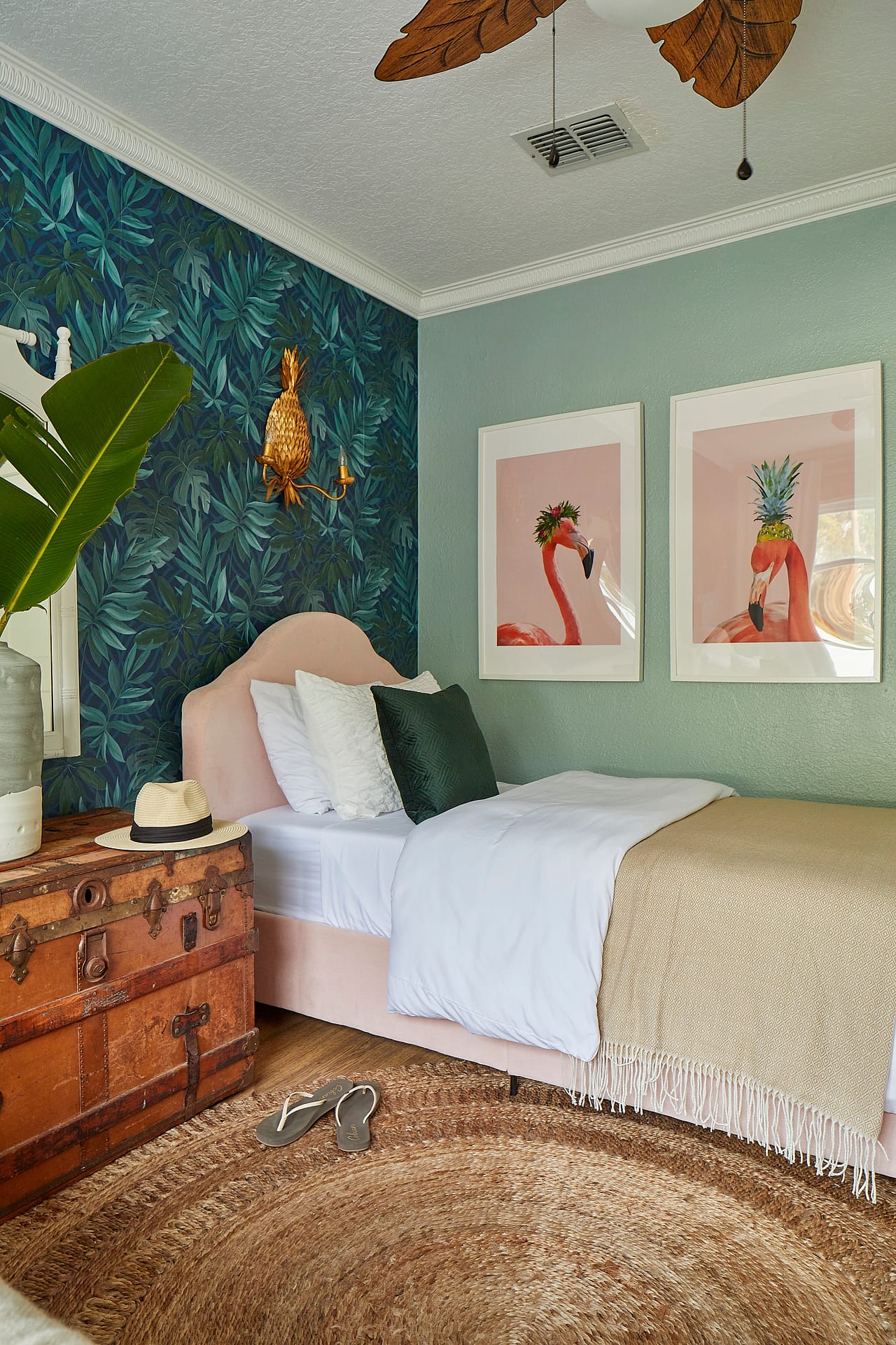 Color Pops: Adding Accents And Contrast to Elevate Your Bedroom